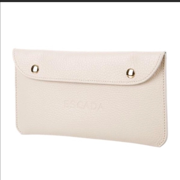 Escada clutch Clearance